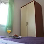Apartment Apartments By The Sea Lukoran *