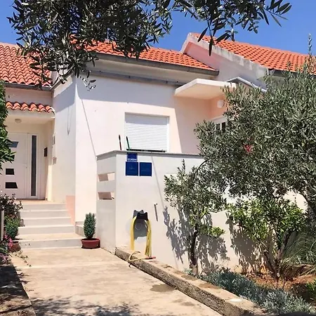 Apartman By The Sea *