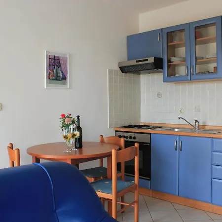 By The Sea Apartman *