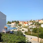 Apartments By The Sea Lukoran Lukoran