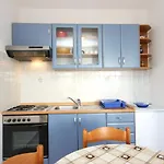 Apartments By The Sea Lukoran *